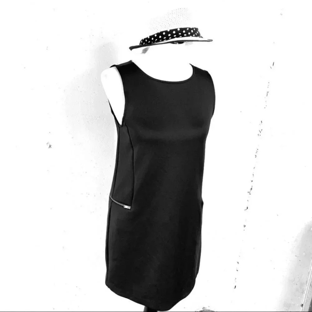 Forever 21 black shift dress with‎ zippers